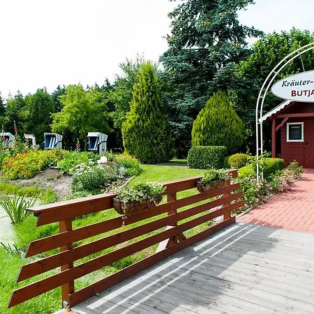 호텔 Komforthotel Butjadinger Tor 4*