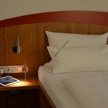 Komforthotel Butjadinger Tor 호텔 4*