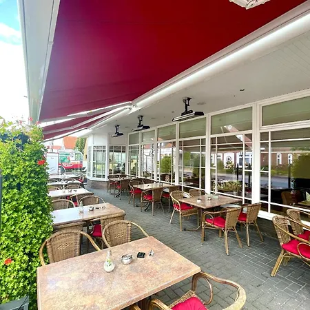 Hotel Komforthotel Butjadinger Tor 4*