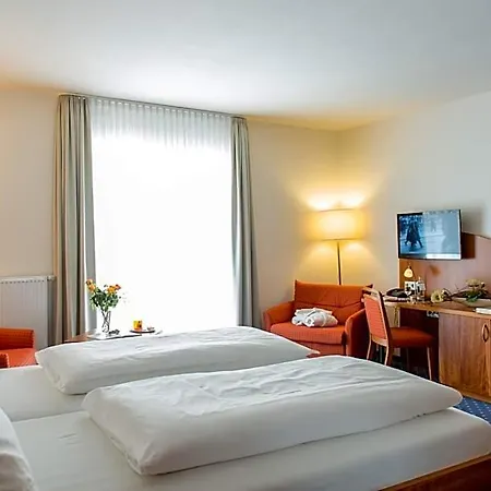 Komforthotel Butjadinger Tor 4*