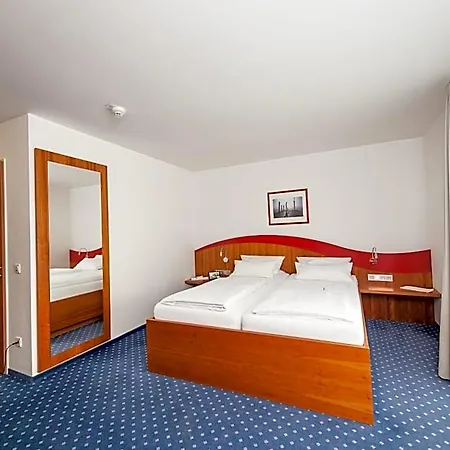 Hotel Komforthotel Butjadinger Tor 4*
