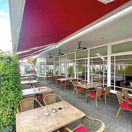 Hotel Komforthotel Butjadinger Tor 4*