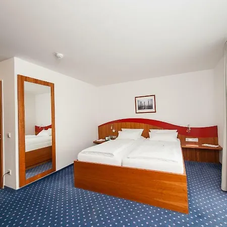 Komforthotel Butjadinger Tor 4*